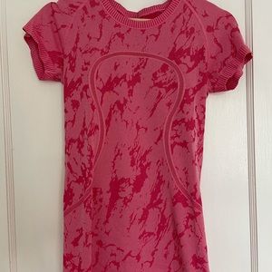 Lululemon Tee